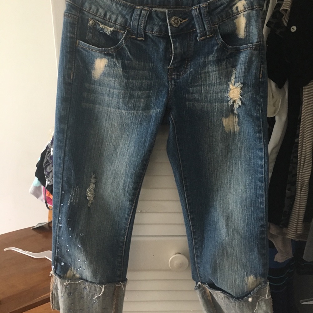 Arizona Capri jeans with jewel embroidery